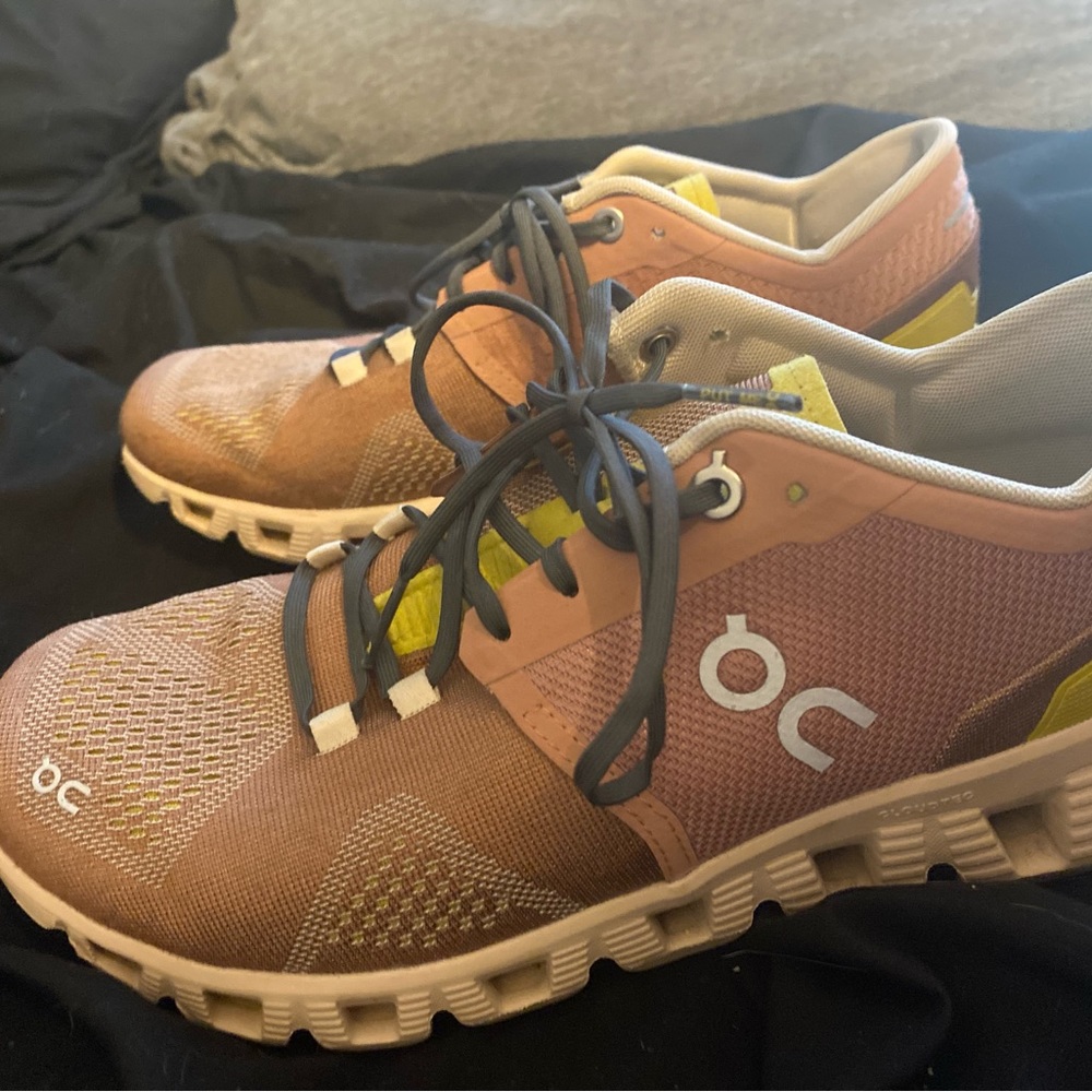 Women’s OnCloud shoes